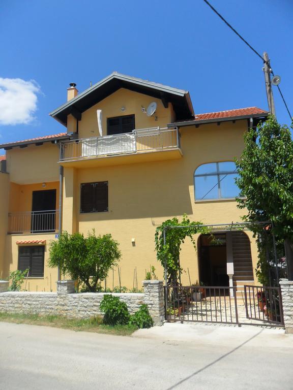 Apartments Stana Sukošan Екстериор снимка