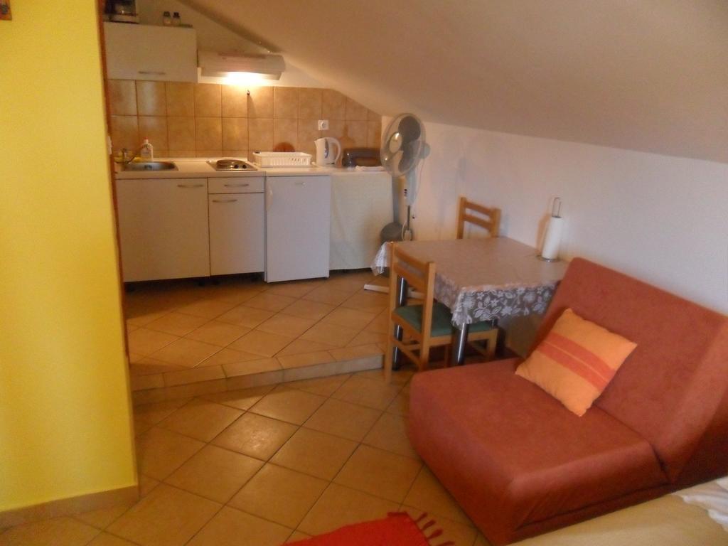 Apartments Stana Sukošan Стая снимка